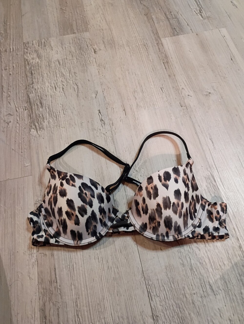 Victoria Secret - Picture 2 of 4